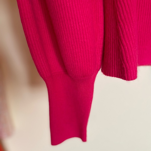 Pink long sleeve, scoop neck sweater - Picture 4 of 4